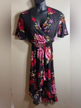 NWT KorMei Black Floral Faux Wrap Smocked Waist Midi Dress